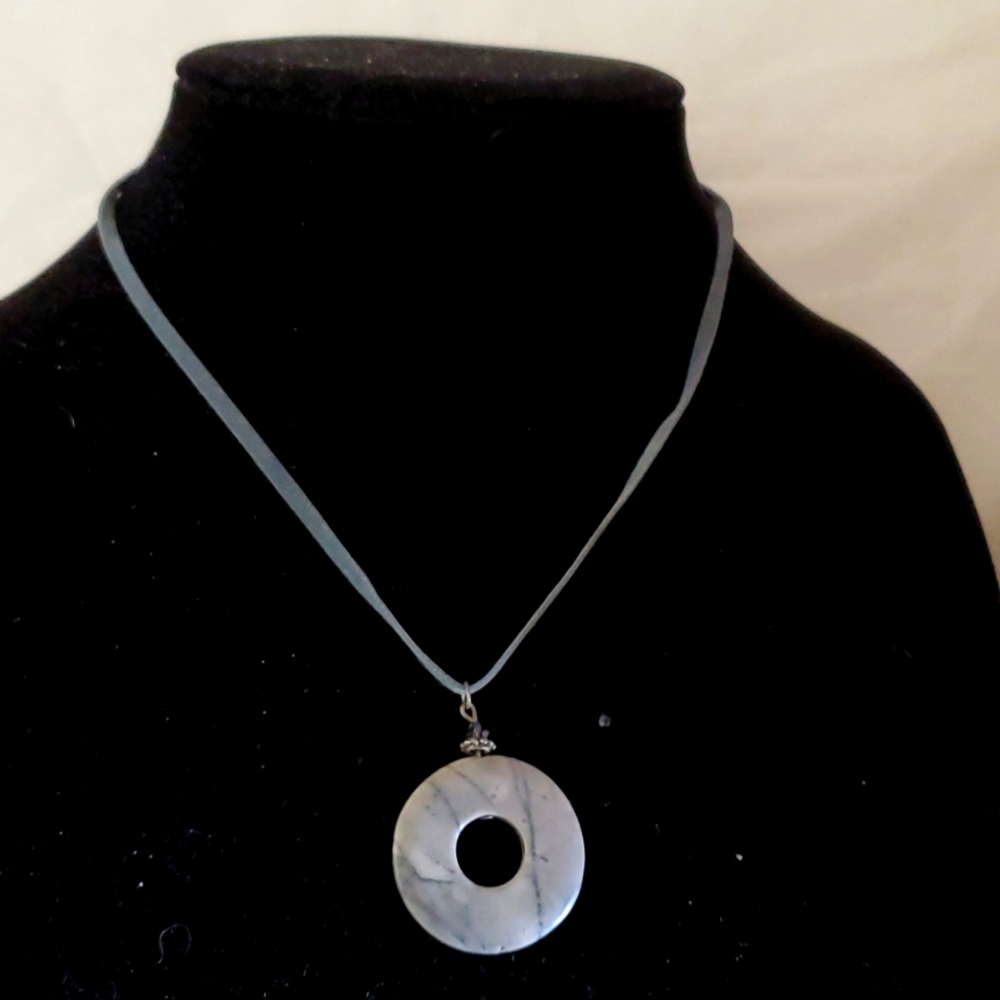 Choker necklace with grey stone pendant, OS